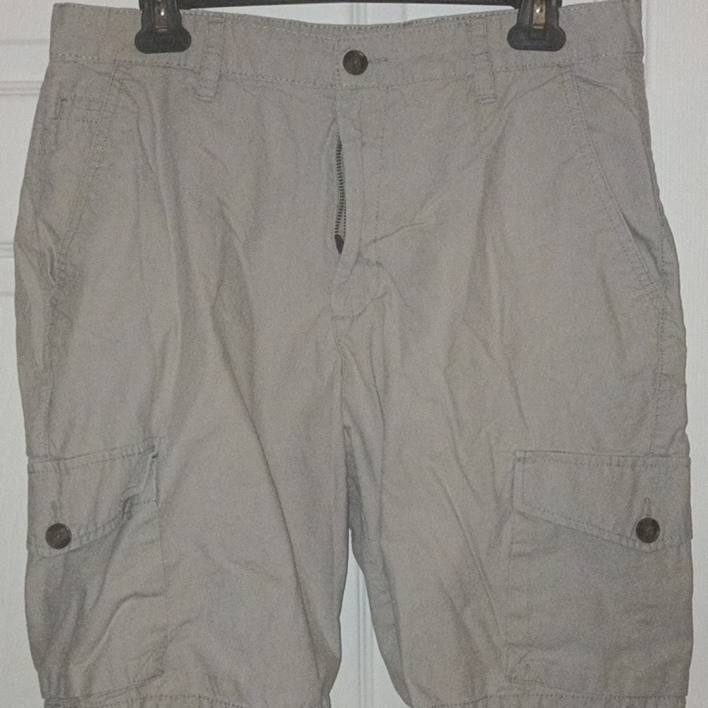 34 light gray shorts